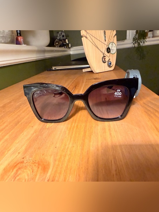 Accessories - Oversized Black Cat Eye Sunglasses with Gradient Lenses